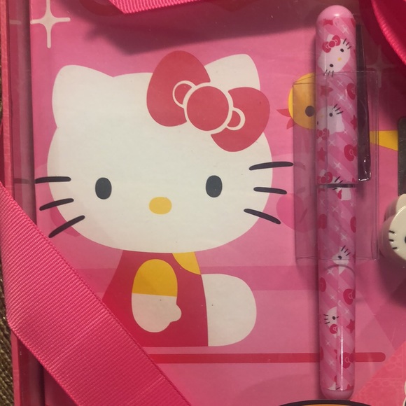 Hello Kitty Diary with Pen & Lock - Picture 5 of 5